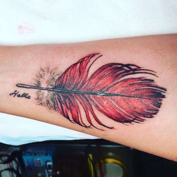 Tatuaje de pluma roja