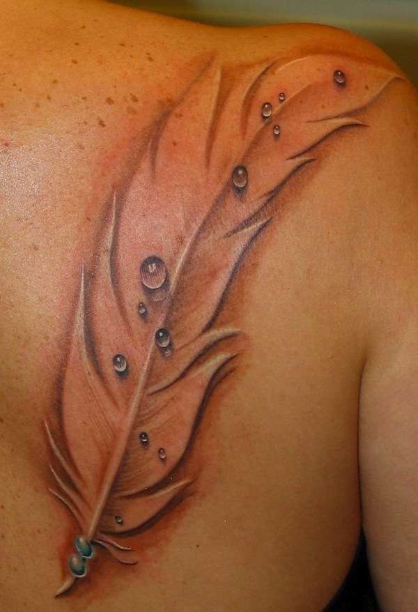 Tatuaje de pluma en color blanco