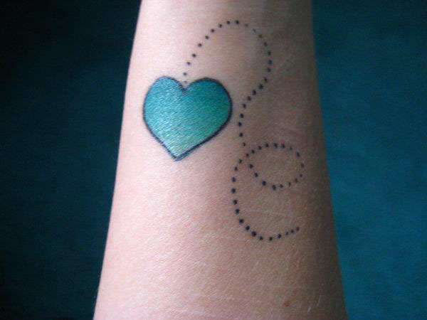 Tatuaje de corazón verde