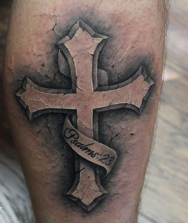 Tatuaje de cruz de piedra