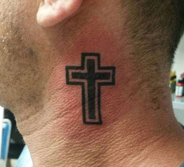 Tatuaje de cruz sencillo