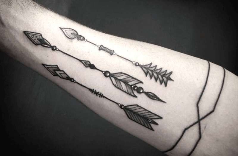 Tatuaje de tres flechas