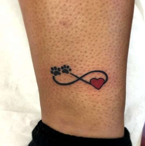 Tatuaje de infinito corazón