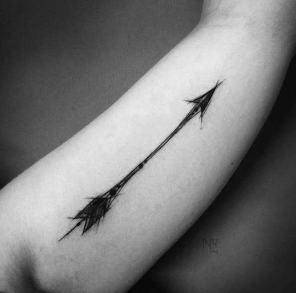 Tatuaje de flecha negra