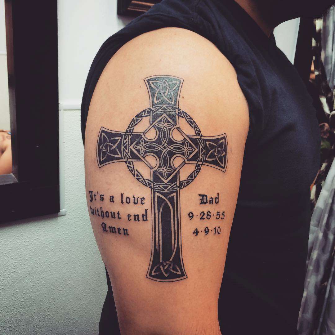 Tatuaje de cruz Celta