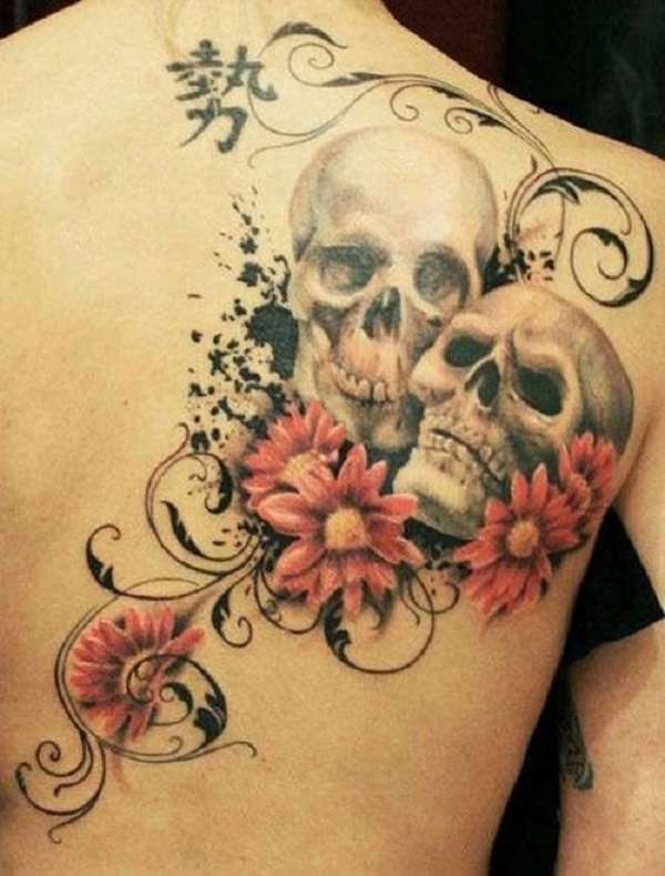 Tatuaje de calaveras y flores