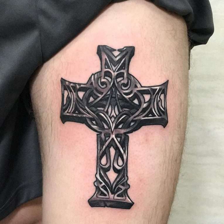 Tatuaje de cruz grande