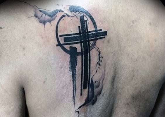 Tatuaje de cruz en trazos negros