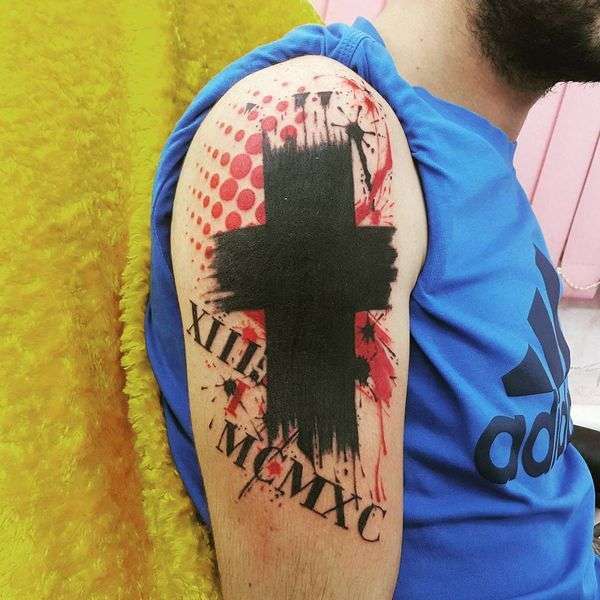 Tatuaje de cruz Trash Polka