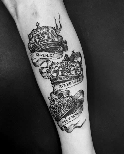 Tatuaje de tres coronas