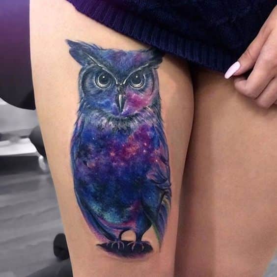 Tatuaje de búho violeta