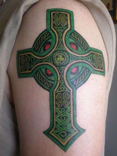 Tatuaje de cruz Celta Verde