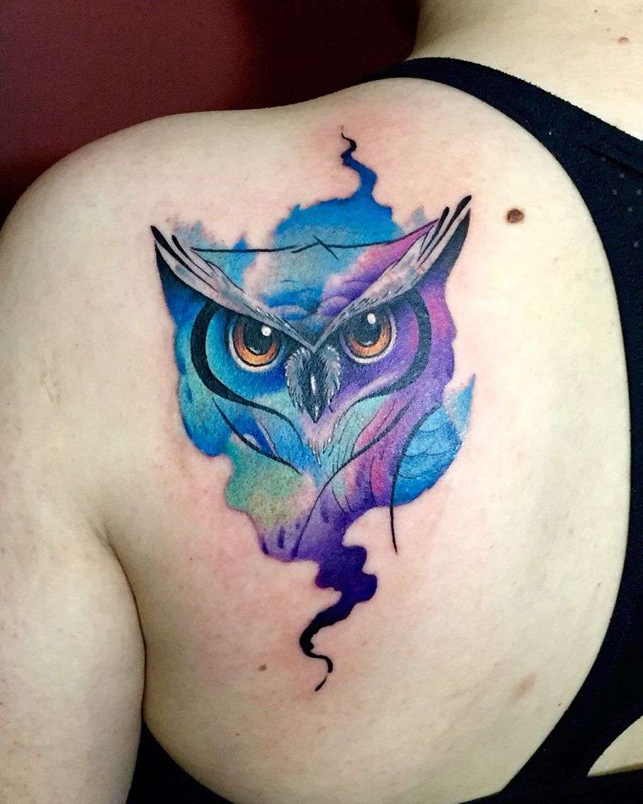 Tatuaje de búho en la espalda