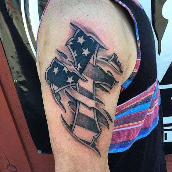 Tatuaje de cruz de Estados Unidos