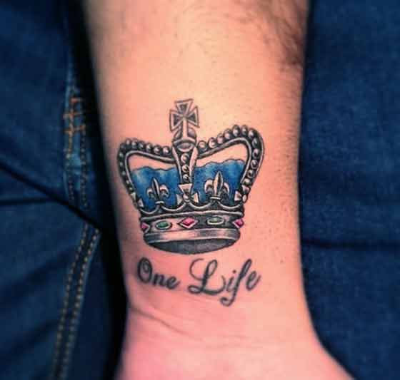 Tatuaje de corona One Life