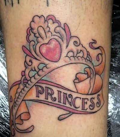 Tatuaje de corona de princesa