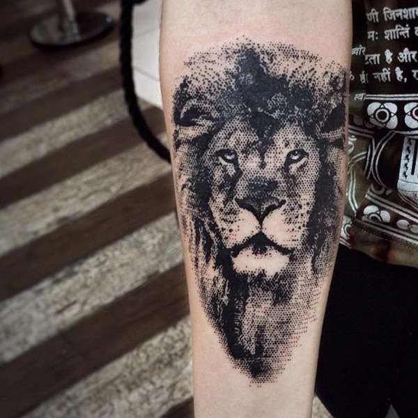 Tatuaje de león - puntillismo