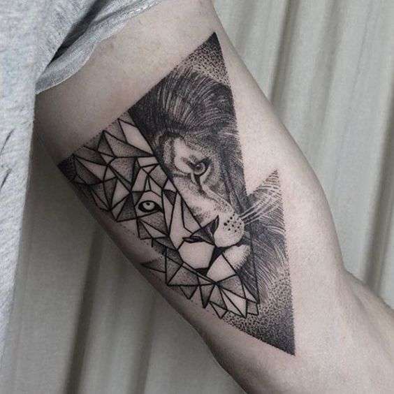 Tatuaje de león estilos combinados