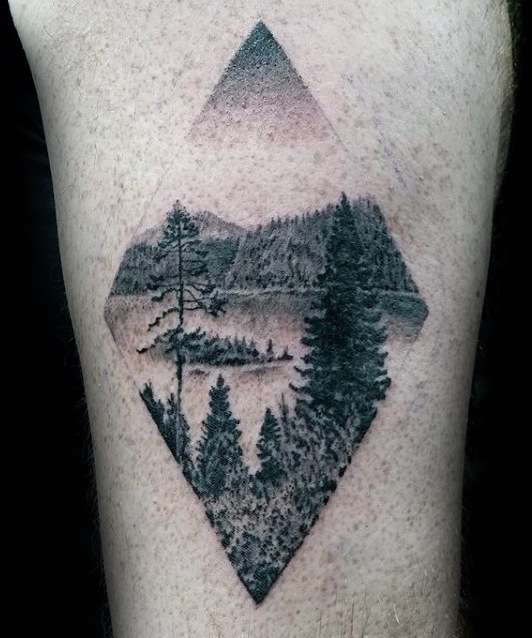 Tatuaje de bosque en rombo