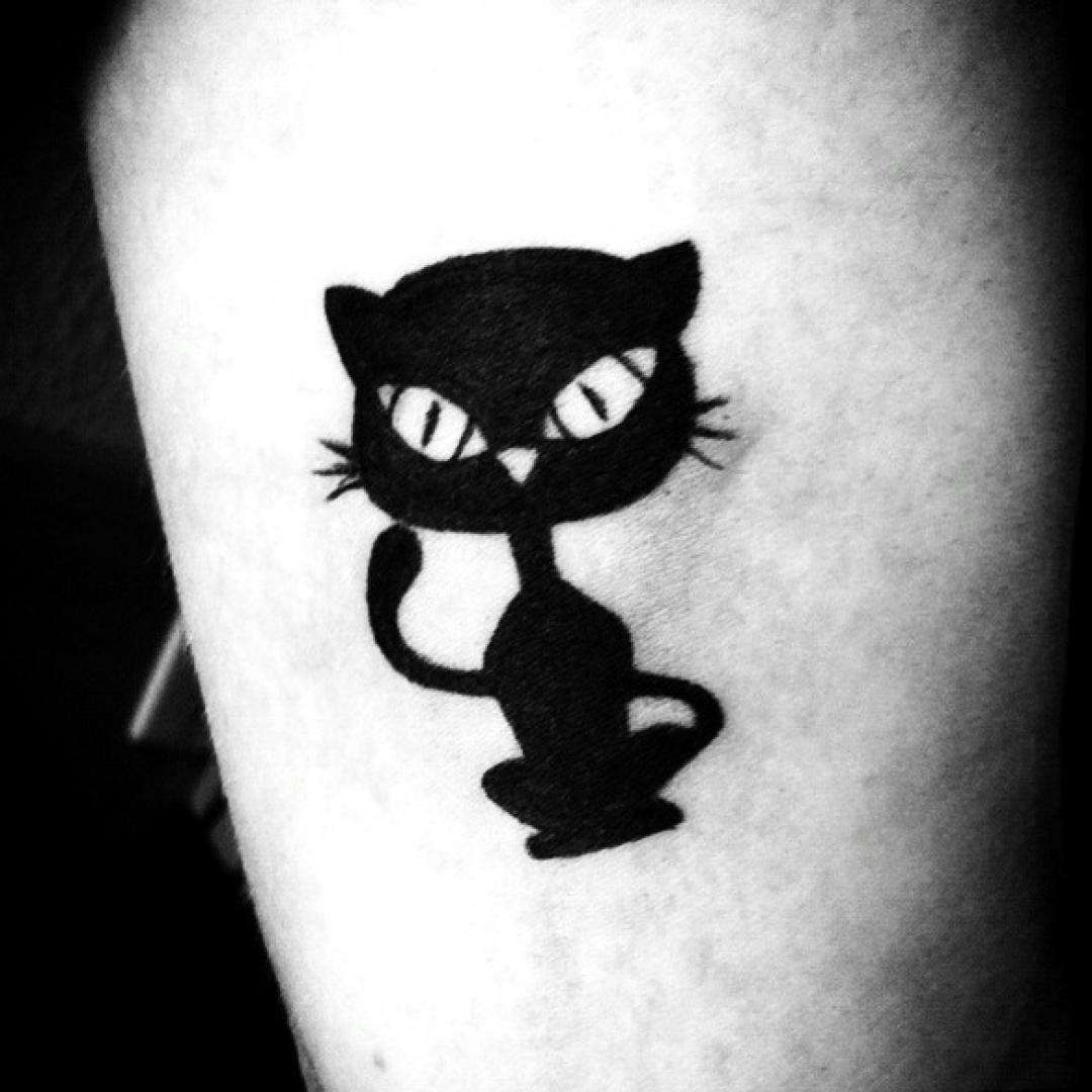 Tatuaje de gato blackwork