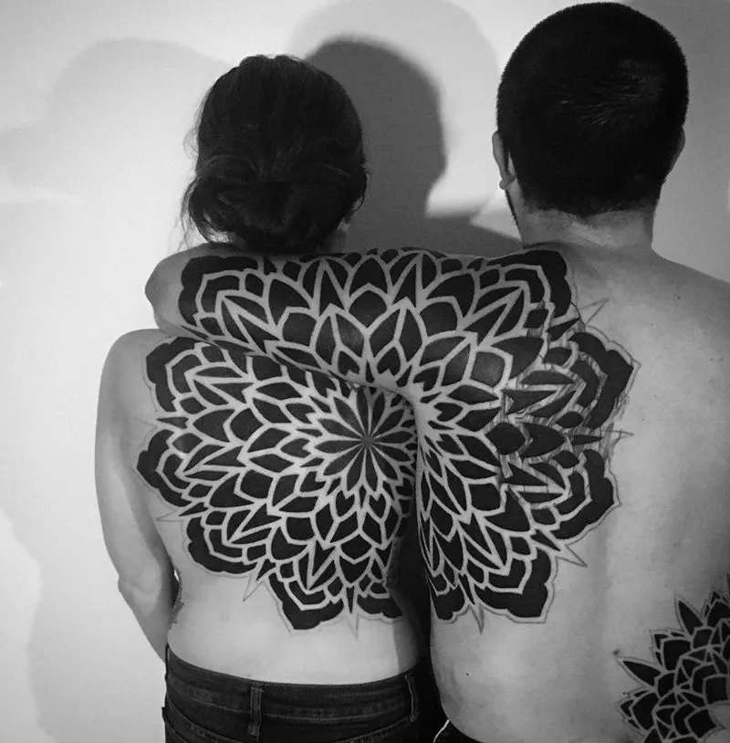 Tatuaje de mandala en pareja