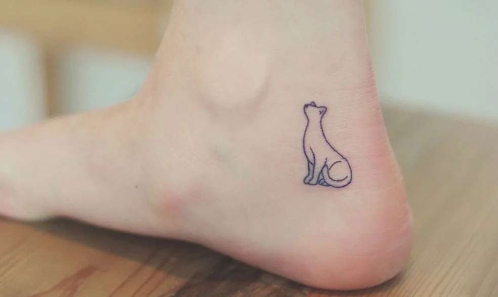 Tatuaje de gato en el pie