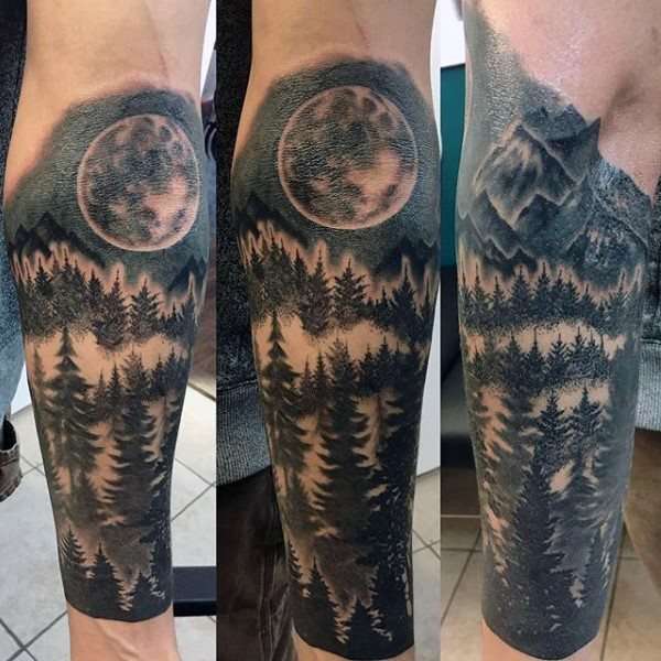 Tatuaje de bosque, luna y montañas