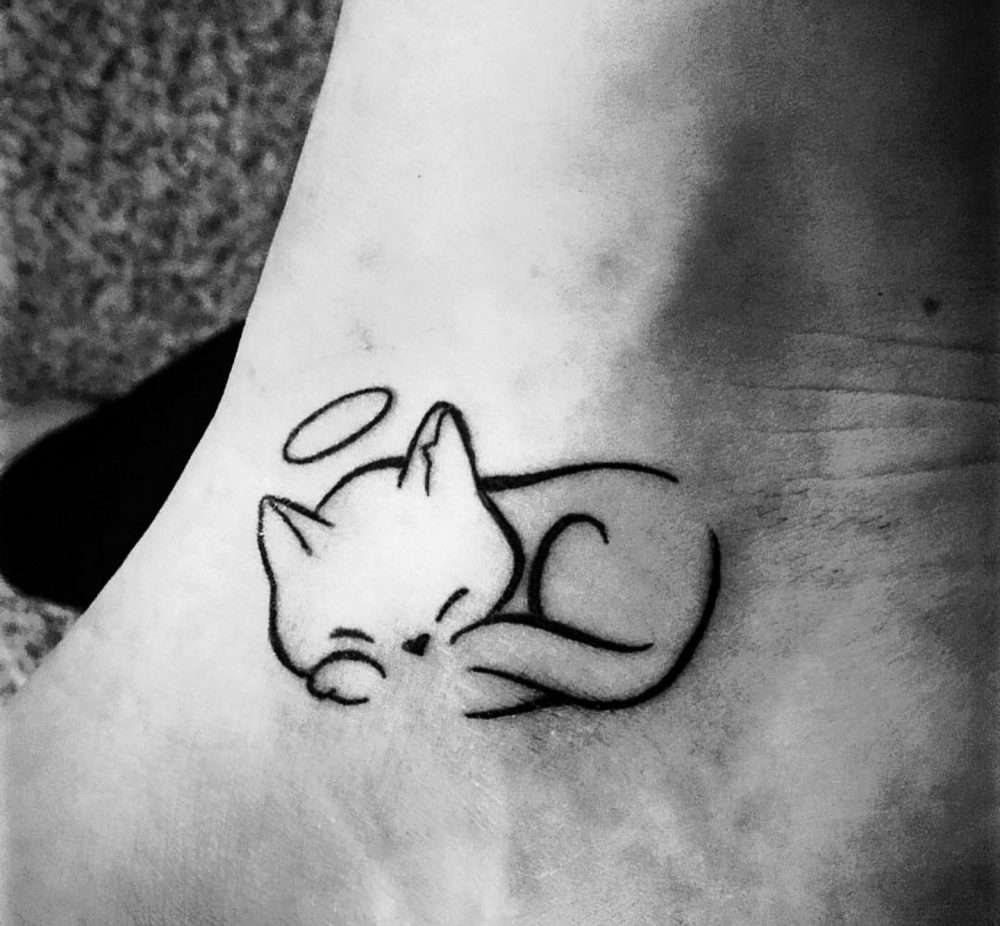 Tatuaje de gato ángel