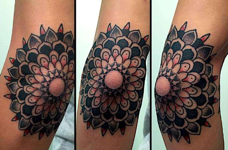 Tatuaje de mandala en el codo