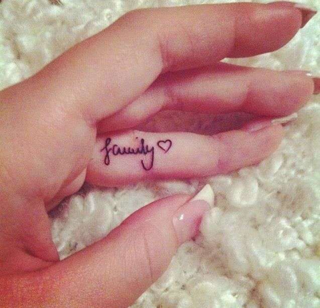 Tatuajes en los dedos: family