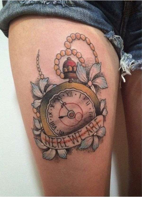 Tatuaje de reloj en el muslo