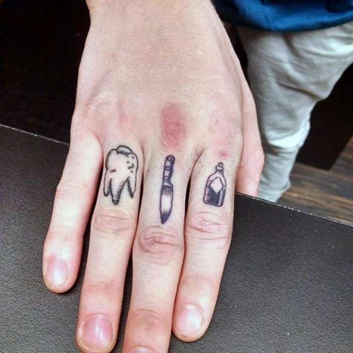 Tatuajes en los dedos: diferentes símbolos