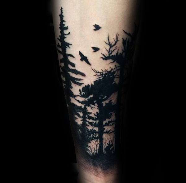 Tatuaje de bosque - blackwork