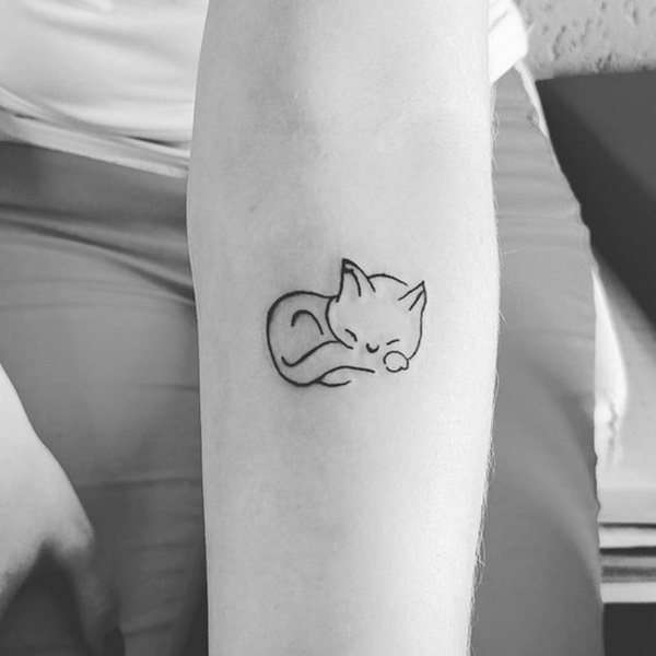 Tatuaje de gato sencillo