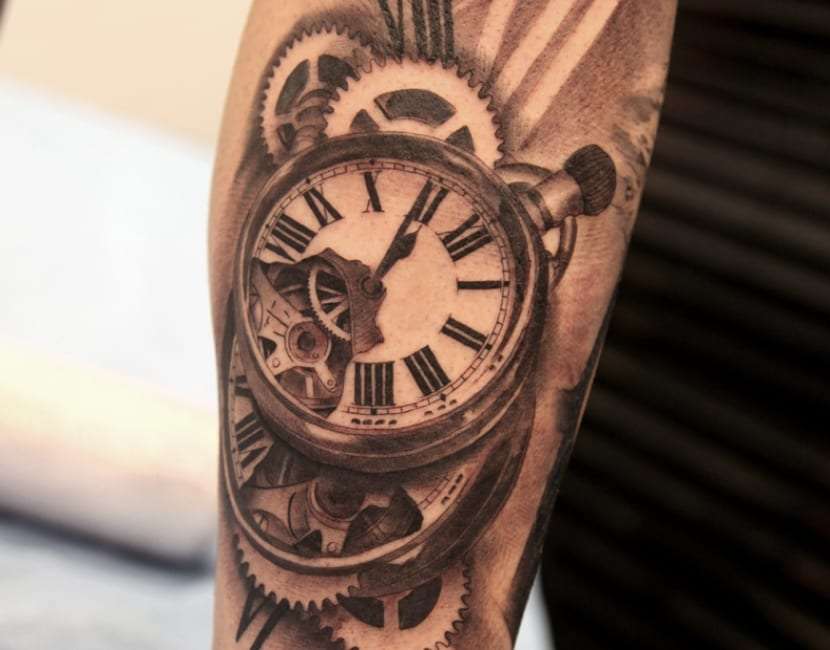 Tatuaje de relojes