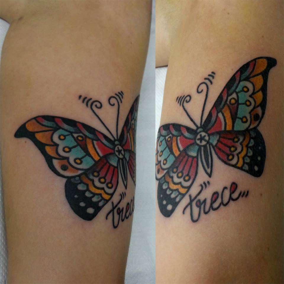 Tatuaje de mariposa vieja escuela