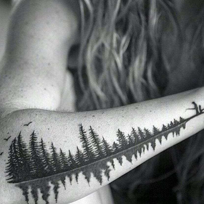 Tatuaje de bosque en el lago