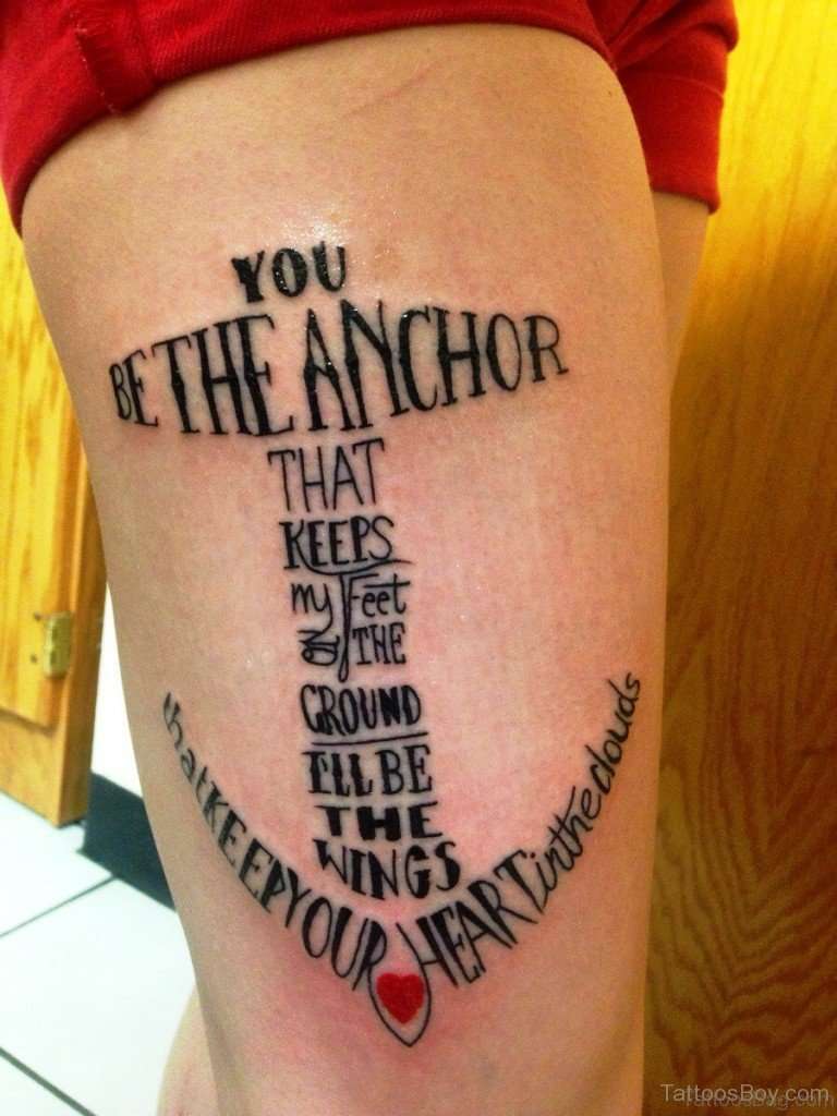 Tatuaje de ancla con palabras