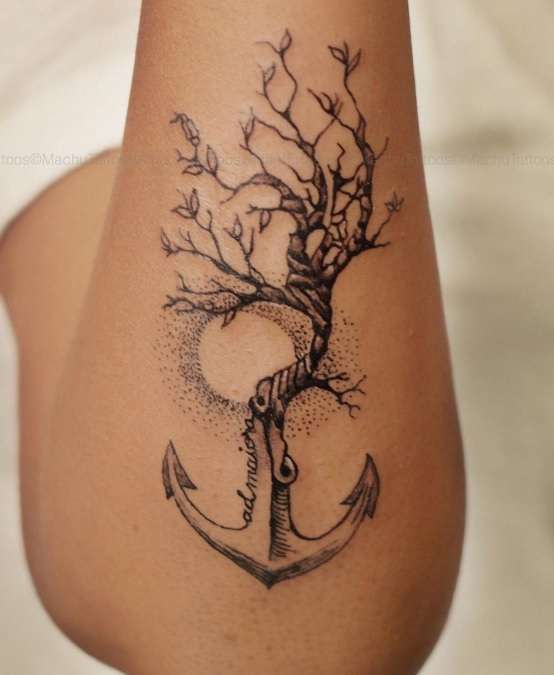 Tatuaje de ancla y árbol