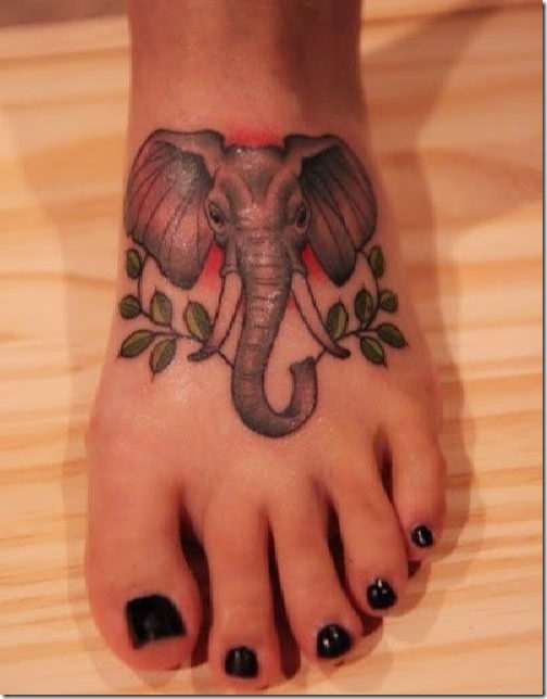 Tatuaje de elefante en el pie