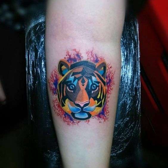 Tatuaje de tigre en colores