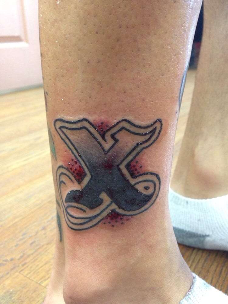 Tatuaje de letra "X"