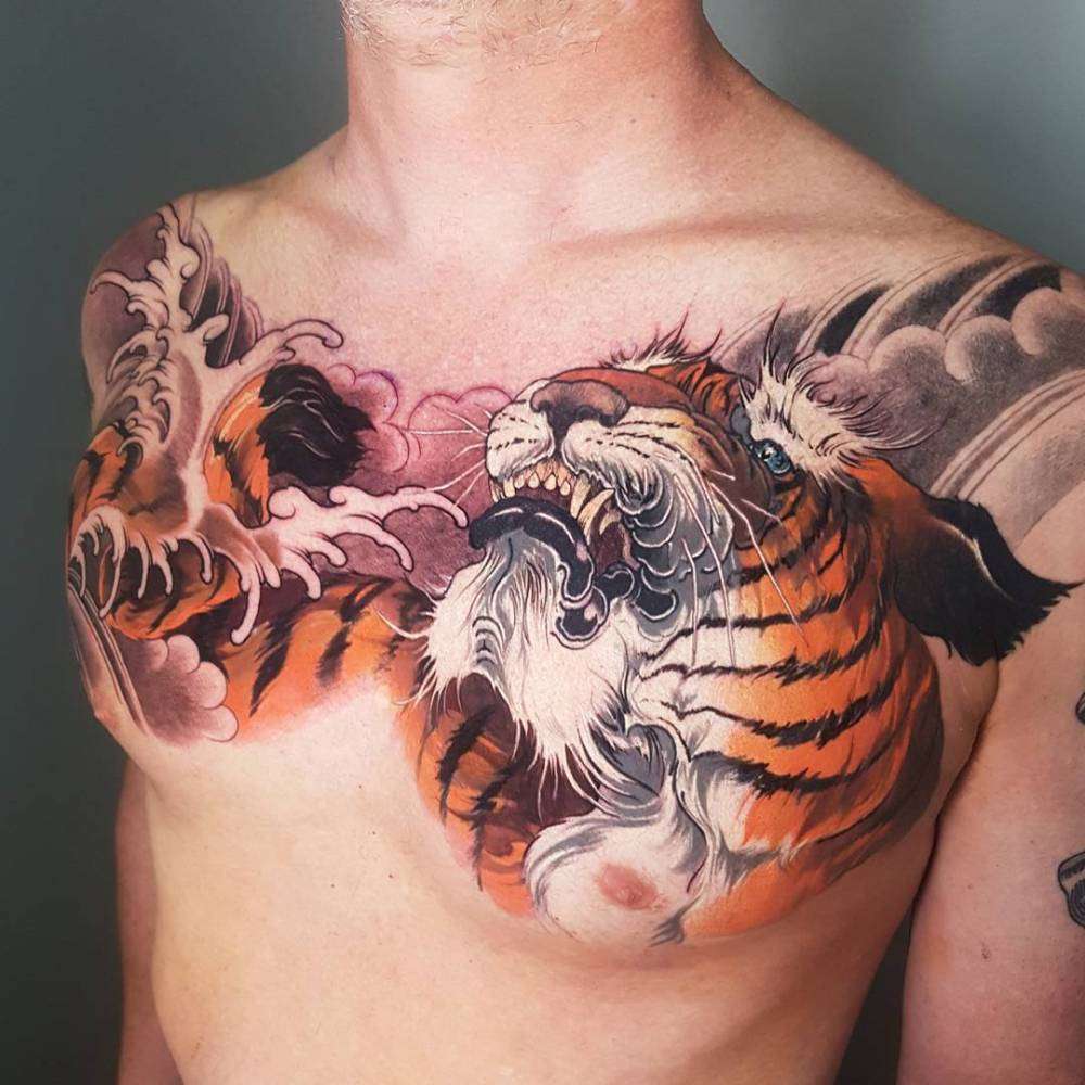 Tatuaje de tigre japonés en el pecho