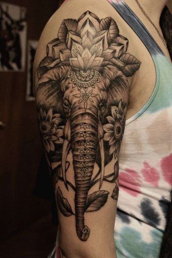 Tatuaje de elefante, flores y mandala