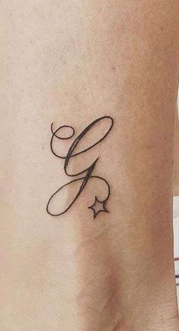 Tatuaje de letra "G"