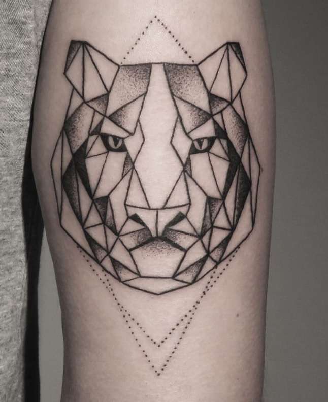 Tatuaje de tigre geométrico