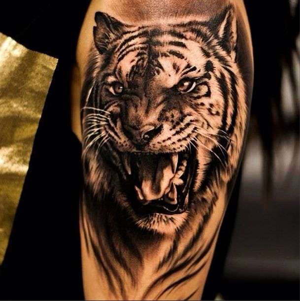 Tatuaje de tigre rugiendo