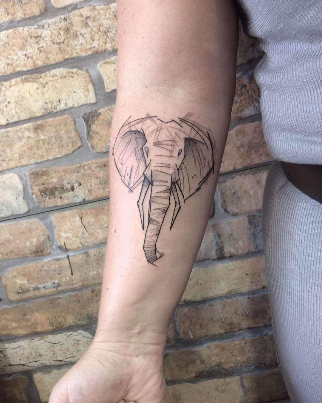Tatuaje de elefante tipo bosquejo