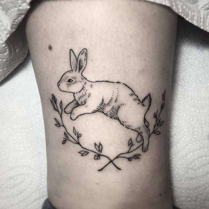 Tatuajes de animales: conejo saltando