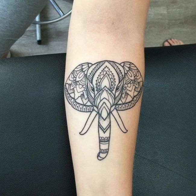 Tatuaje de elefante en el brazo
